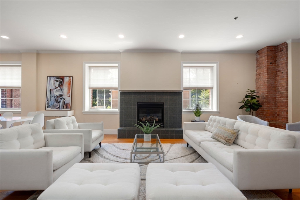 515 Centre St # 2 Unit: #2