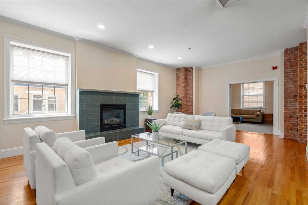 515 Centre St # 2 Unit: #2