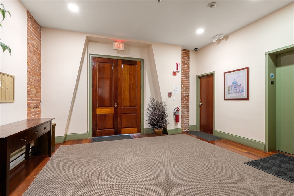 515 Centre St # 2 Unit: #2