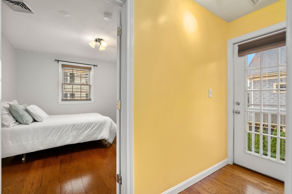 104 Crescent St # 1