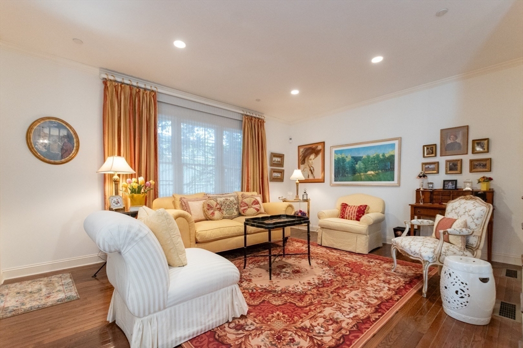 1115 Beacon St # 11