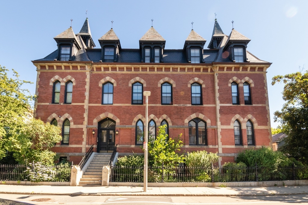 28 Seaverns Ave # 8
