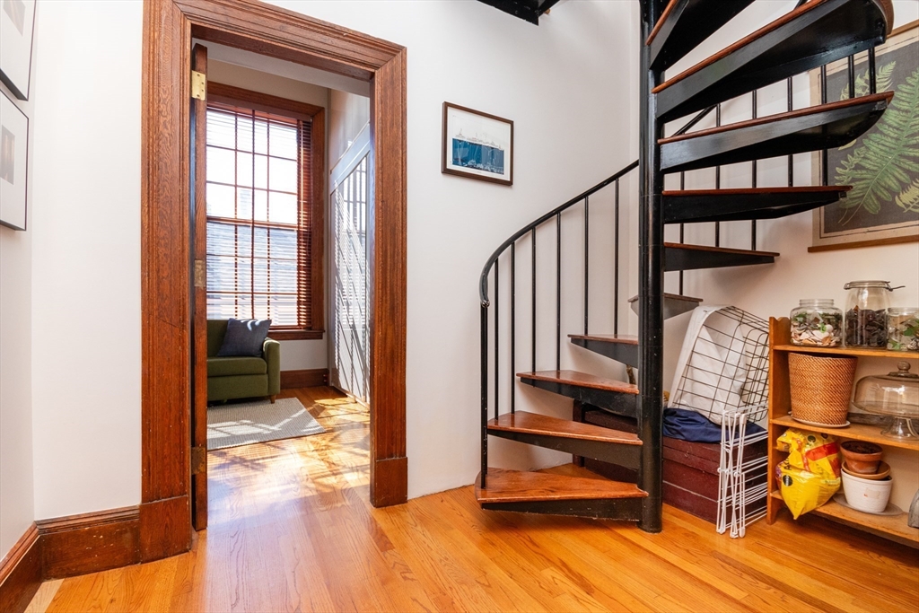 28 Seaverns Ave # 8