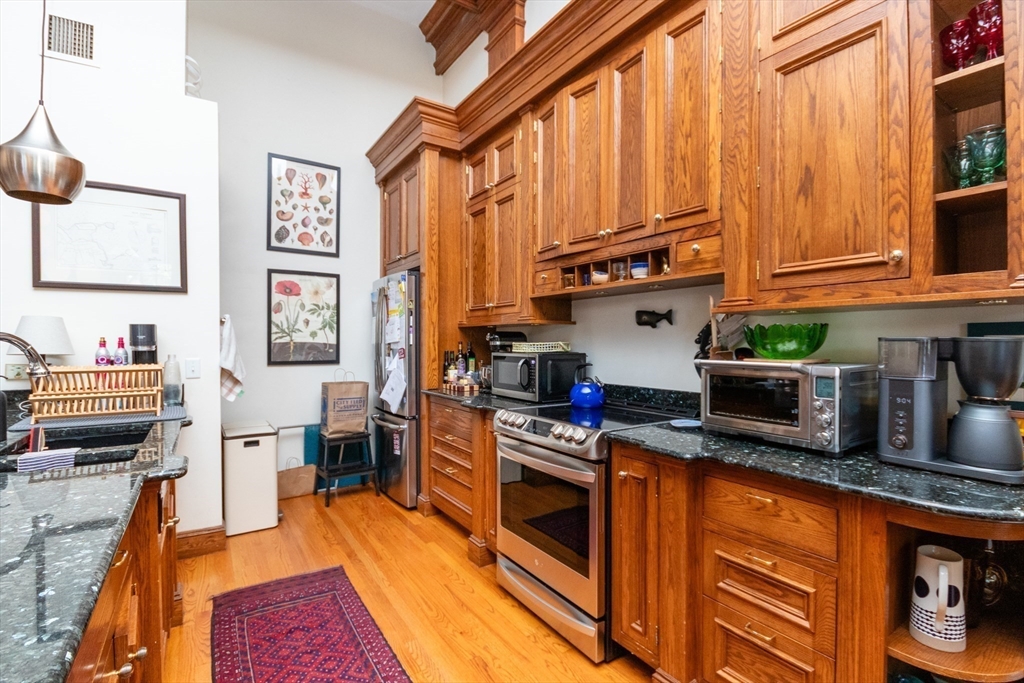 28 Seaverns Ave # 8