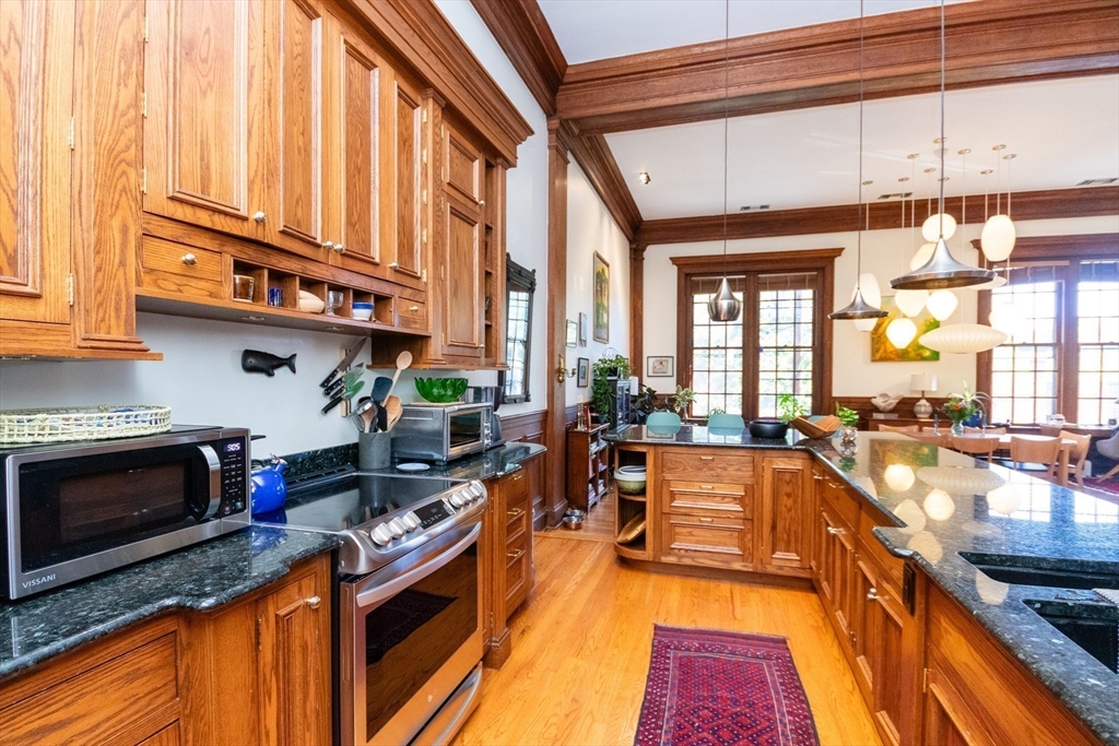 28 Seaverns Ave # 8