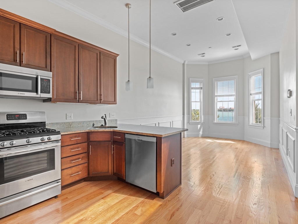 1422 Columbia # 3