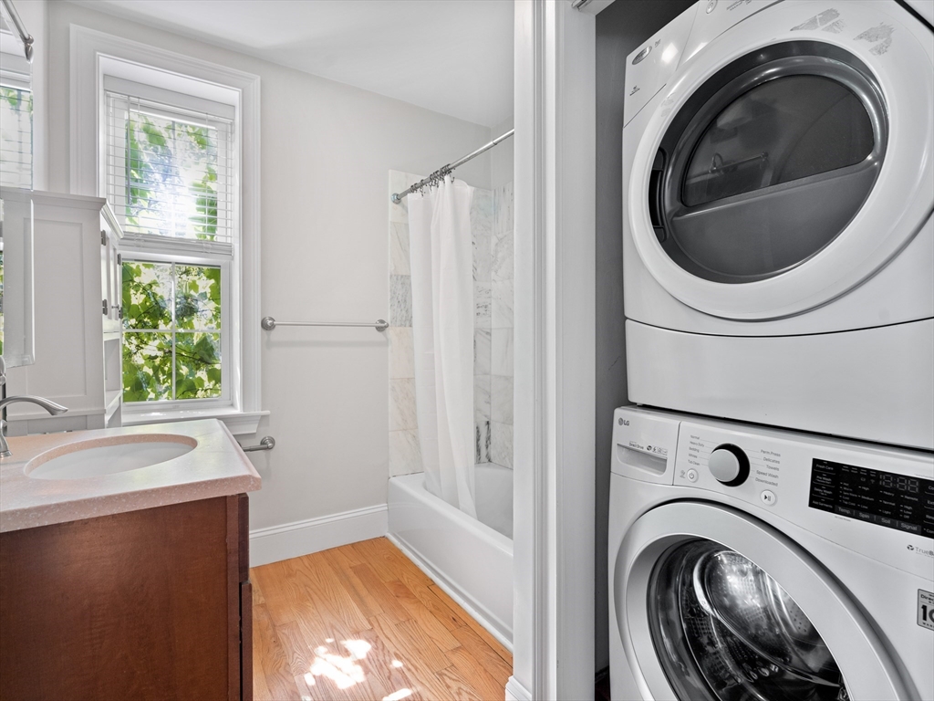 1422 Columbia # 3