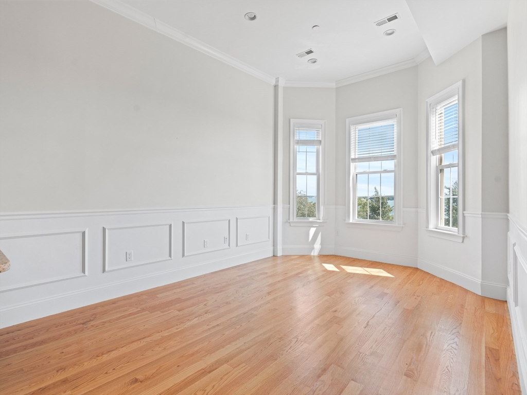 1422 Columbia # 3