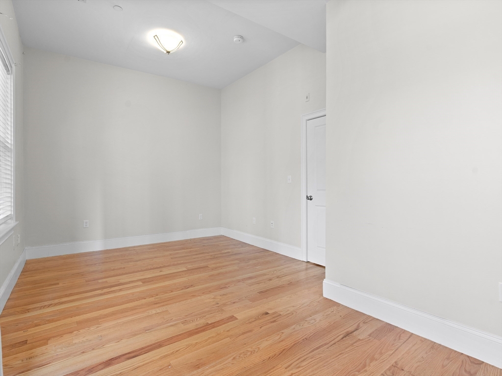 1422 Columbia # 3