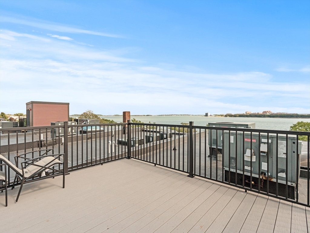 1422 Columbia # 3