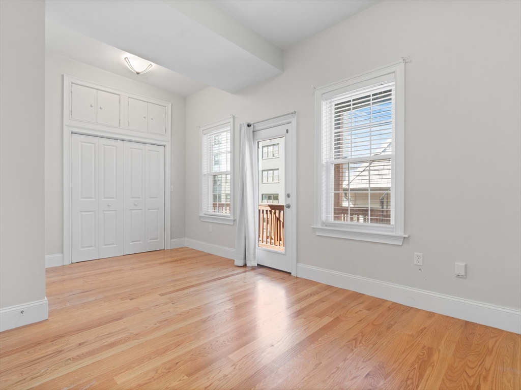 1422 Columbia # 3