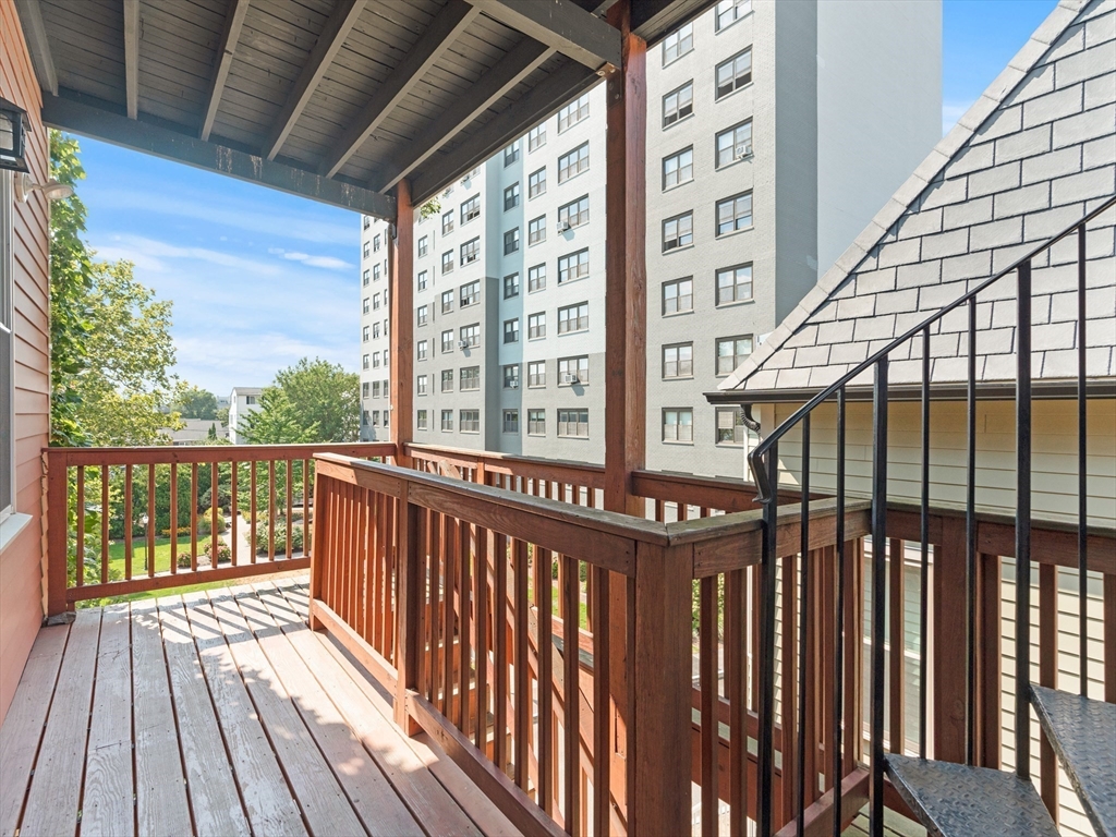 1422 Columbia # 3