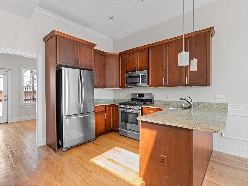 1422 Columbia # 3