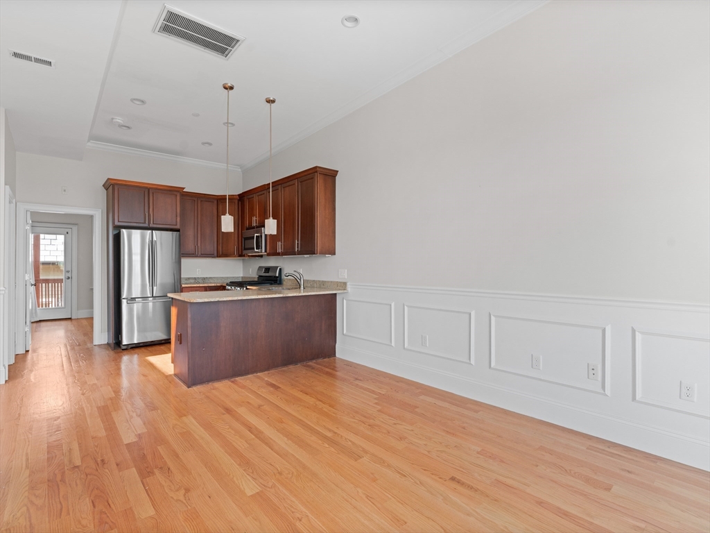 1422 Columbia # 3