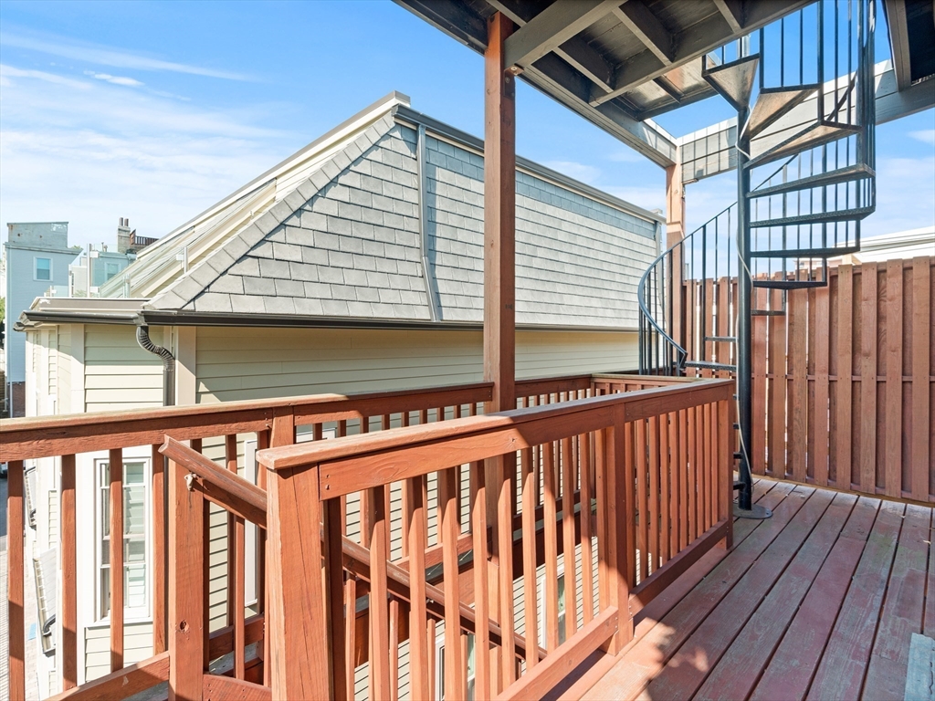 1422 Columbia # 3