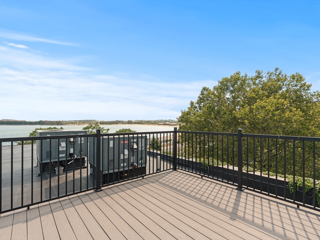 1422 Columbia # 3