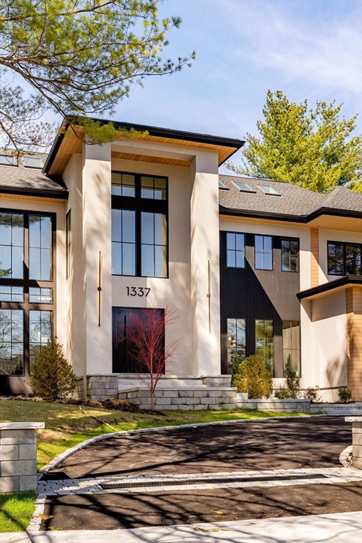 1337 Commonwealth Ave