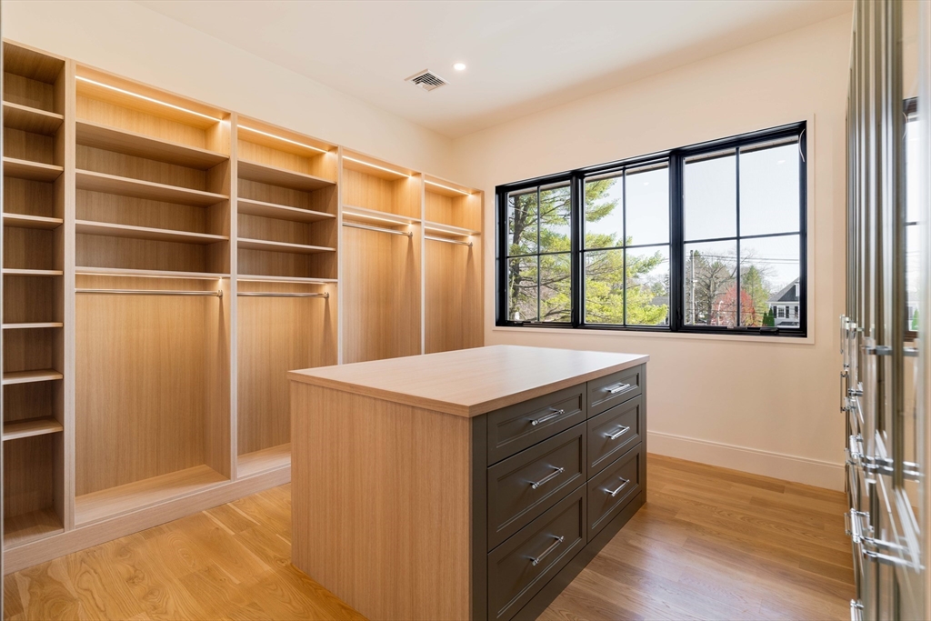 1337 Commonwealth Ave