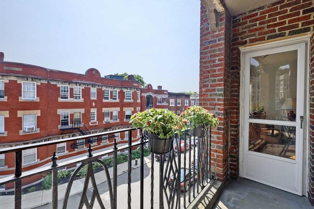 52 Strathmore Rd # 32