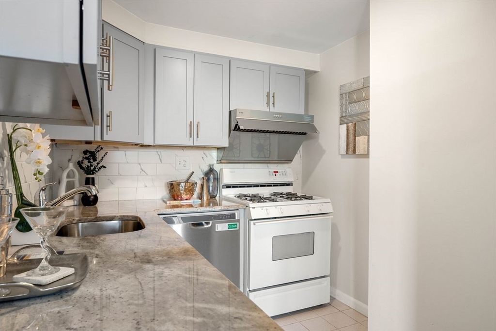 22 Chestnut Place # 609