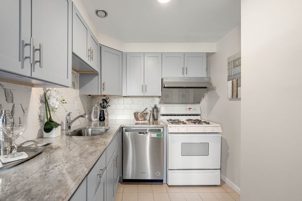 22 Chestnut Place # 609