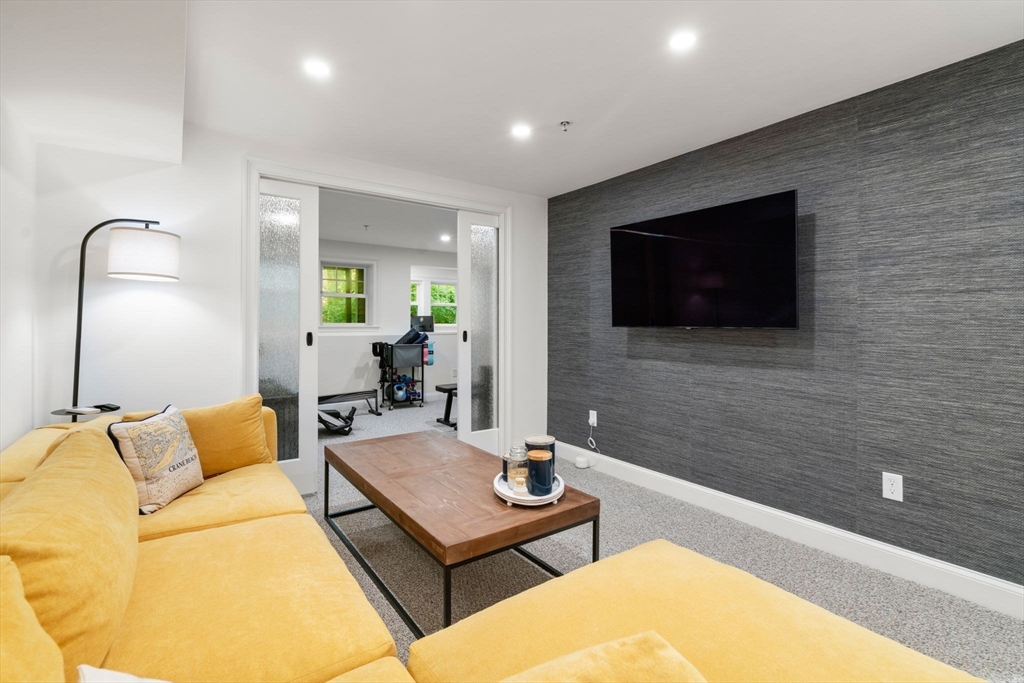 15 River Point Dr # 15