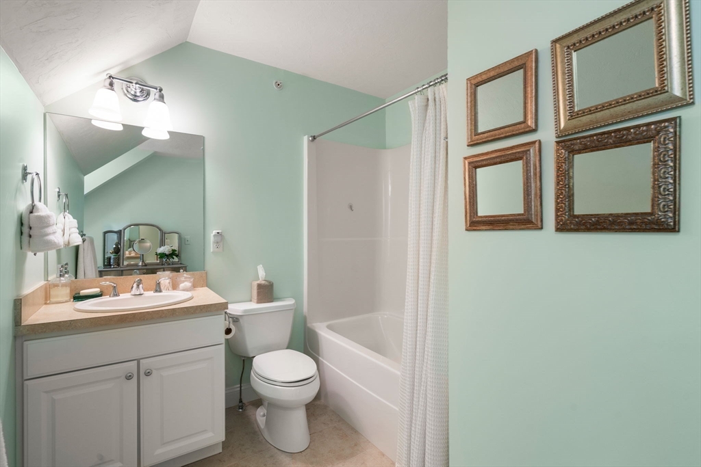 15 River Point Dr # 15