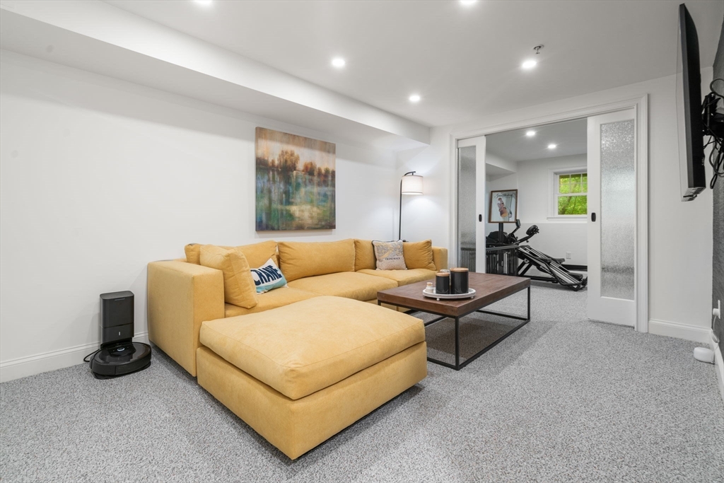 15 River Point Dr # 15