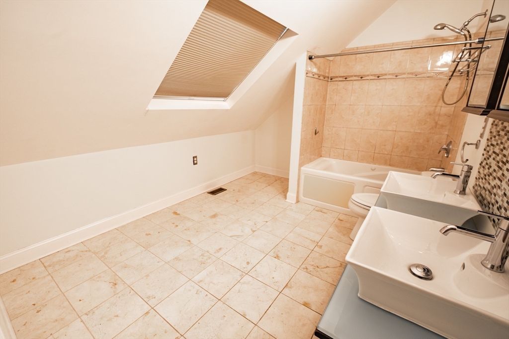 44 Vernon St # 4