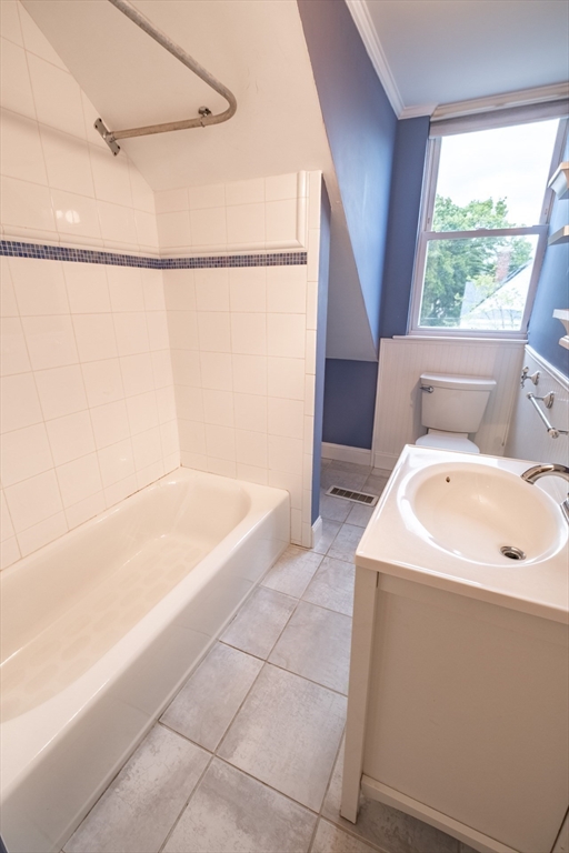 44 Vernon St # 4