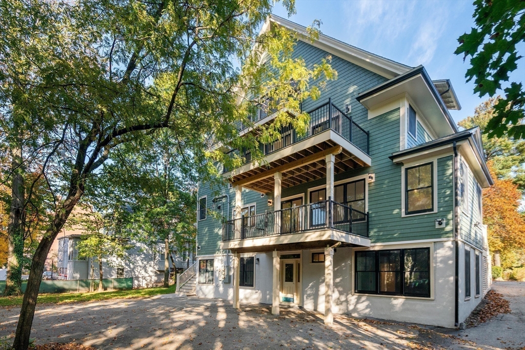 424 Newtonville Ave Unit 1