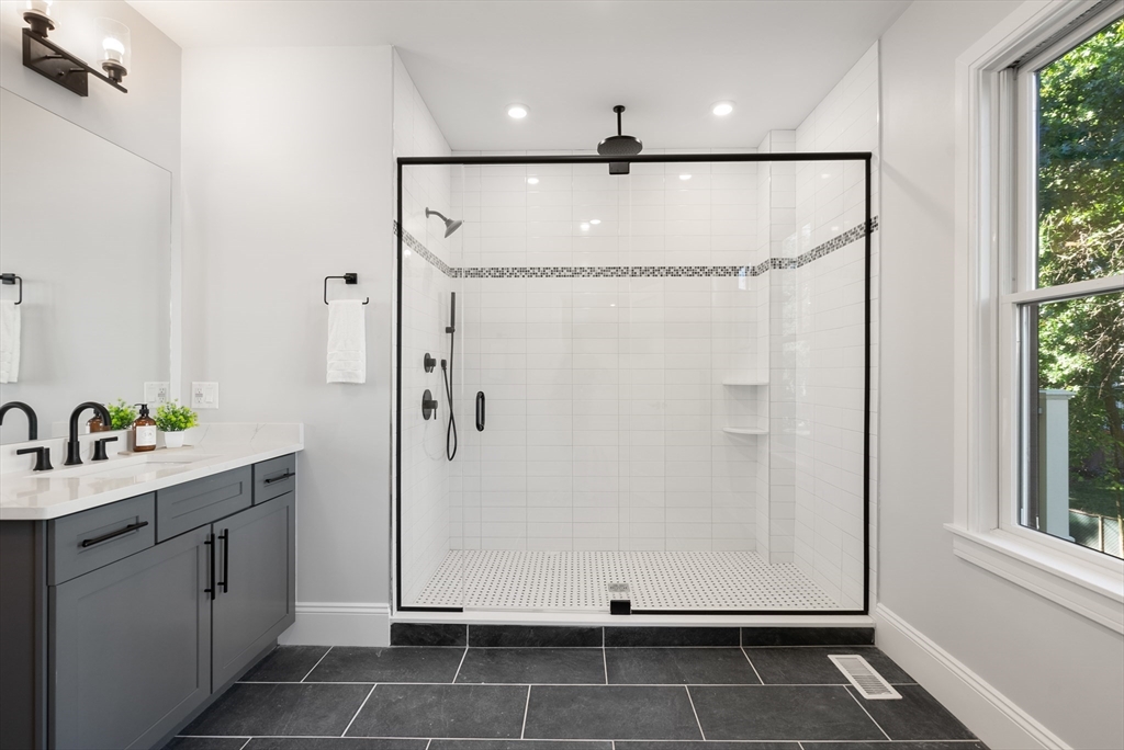 424 Newtonville Ave Unit 1