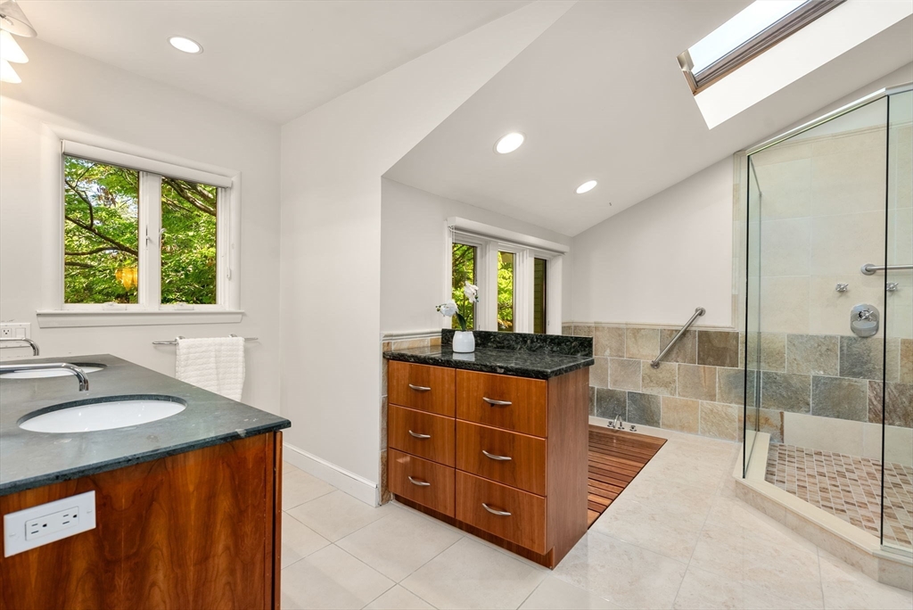 1555 Commonwealth Ave