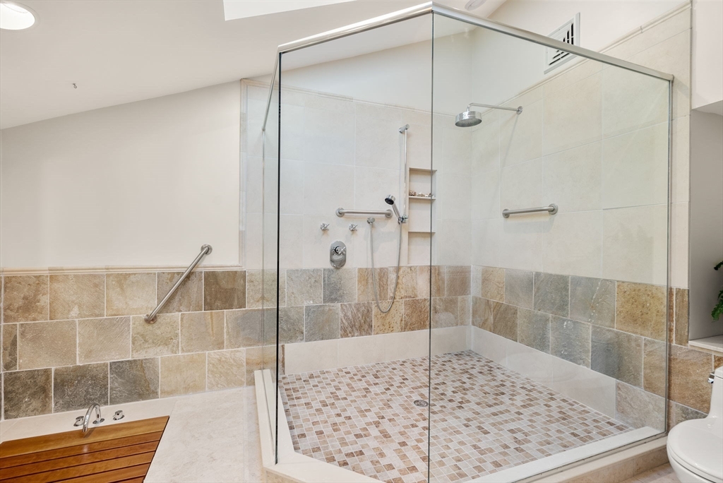 1555 Commonwealth Ave