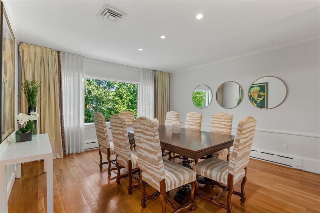 1555 Commonwealth Ave