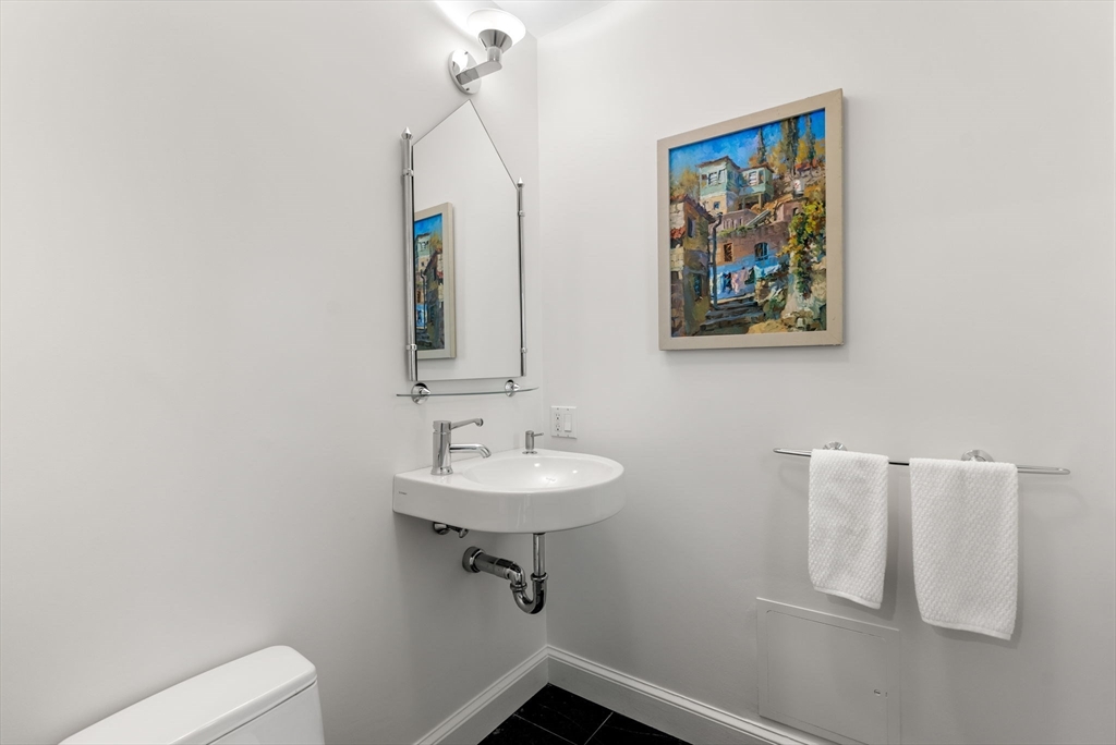 1555 Commonwealth Ave