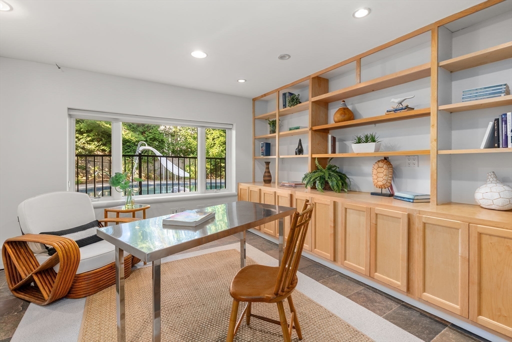 1555 Commonwealth Ave