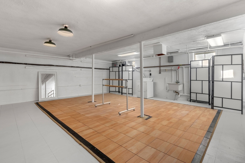 1555 Commonwealth Ave