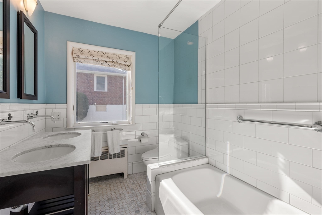 1555 Commonwealth Ave