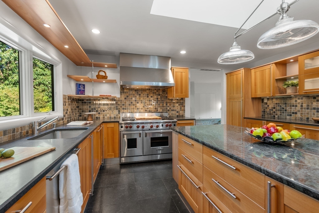 1555 Commonwealth Ave