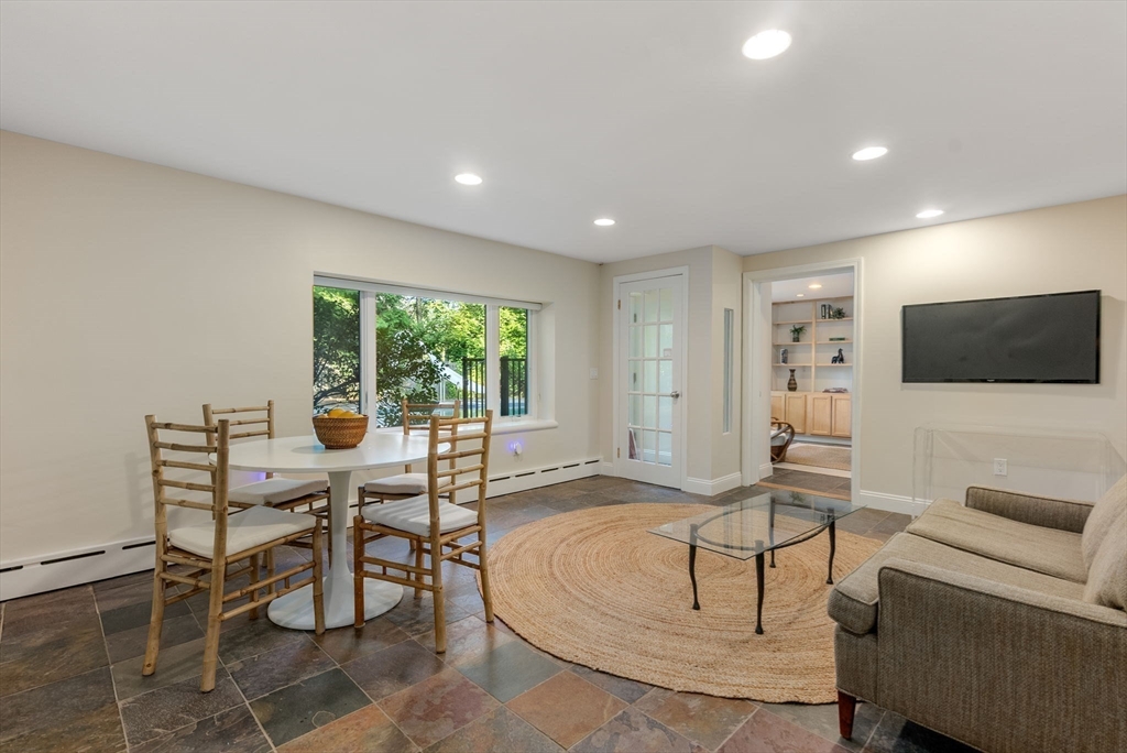 1555 Commonwealth Ave