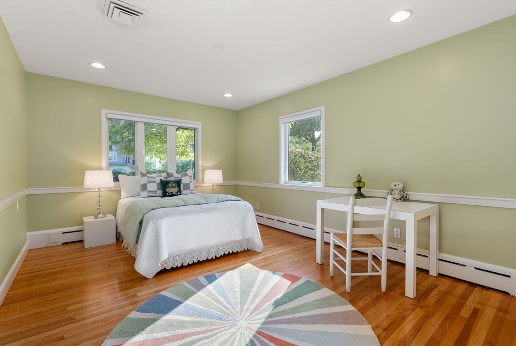 1555 Commonwealth Ave