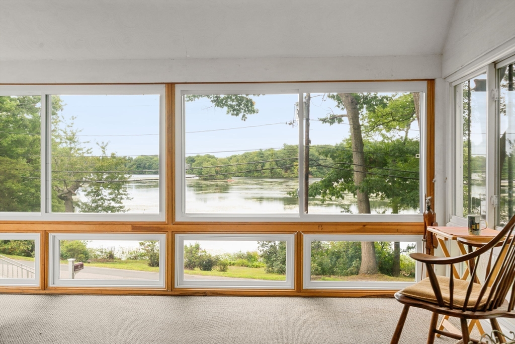 53 Edgewater Dr