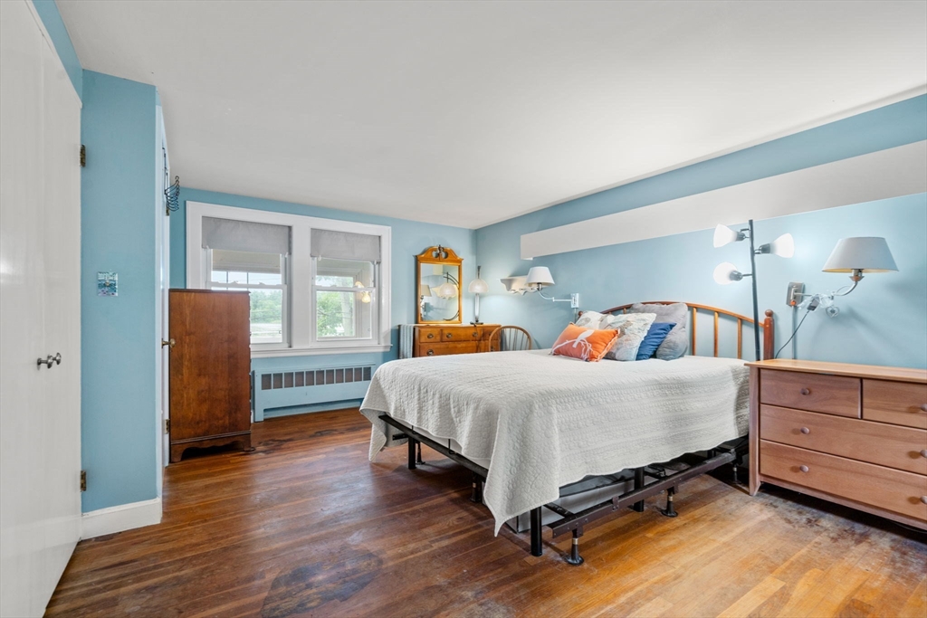 53 Edgewater Dr