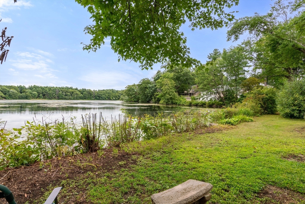 53 Edgewater Dr