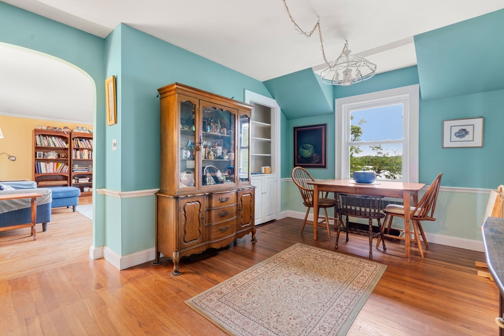 53 Edgewater Dr