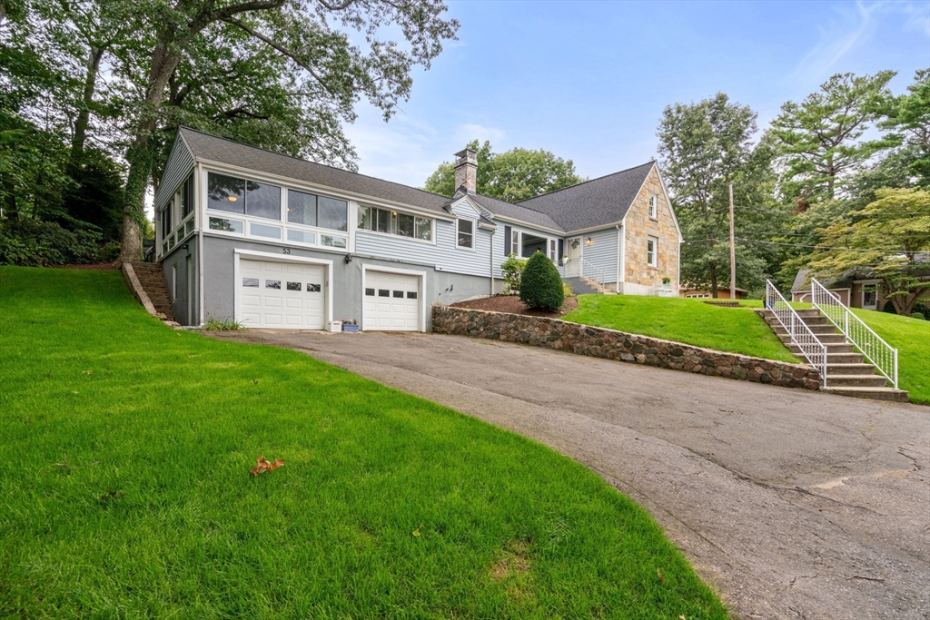 53 Edgewater Dr