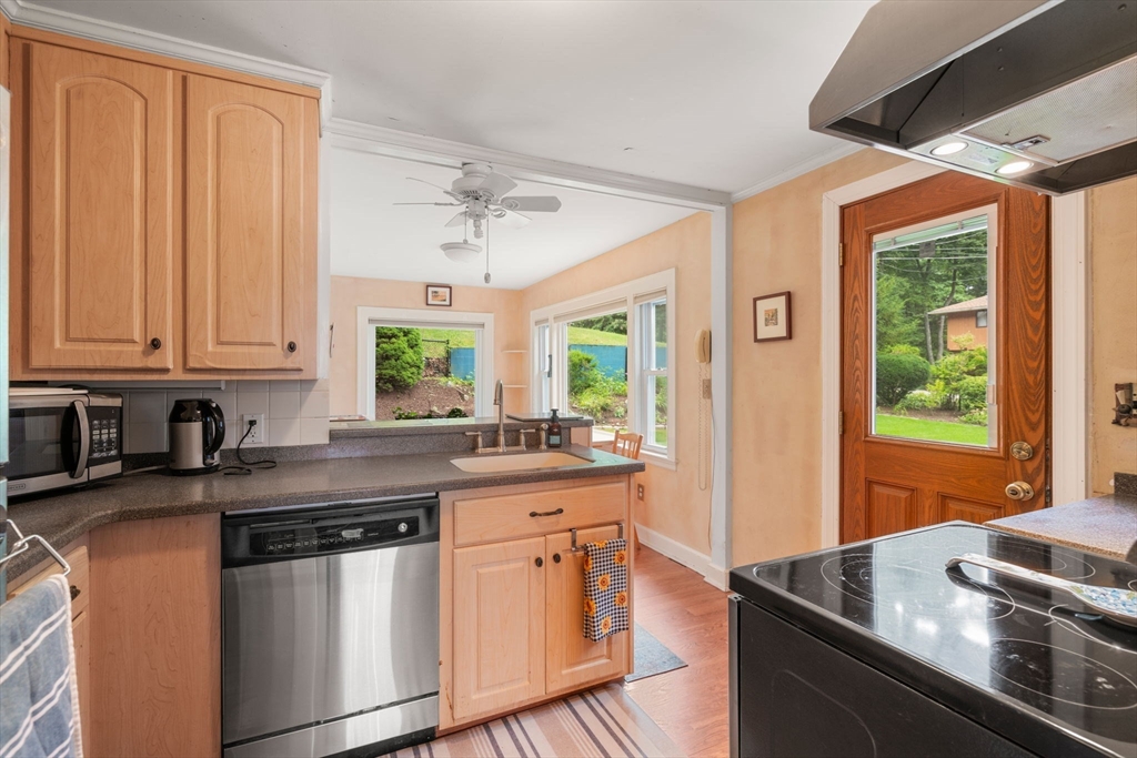 53 Edgewater Dr