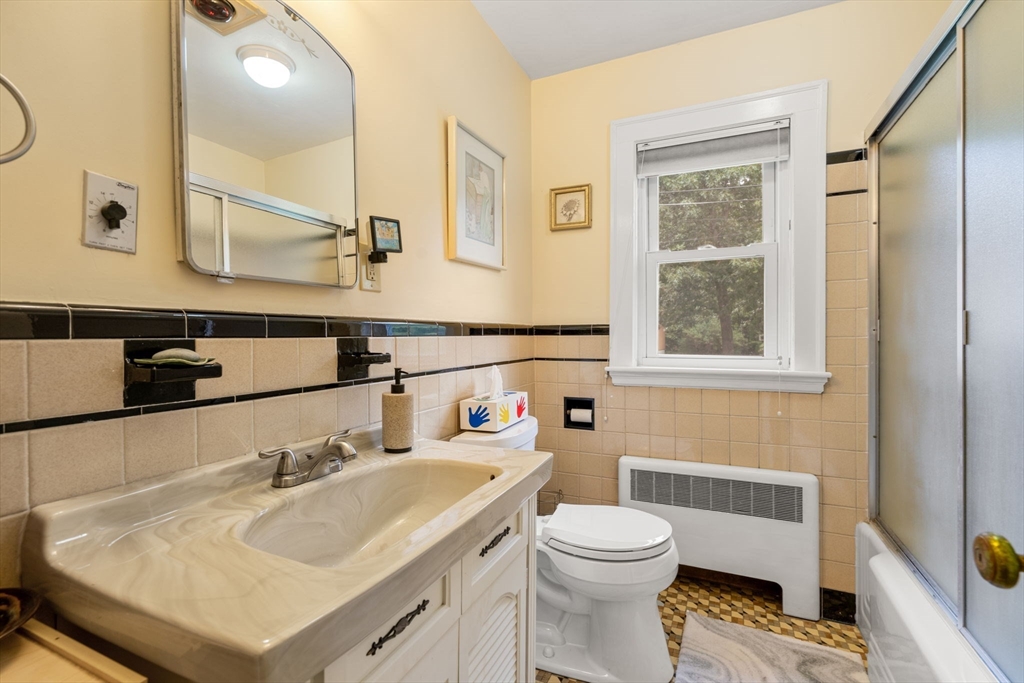 53 Edgewater Dr