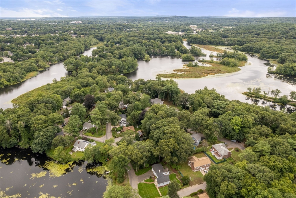 53 Edgewater Dr